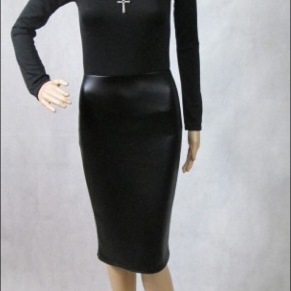 NEW ARRIVAL ❗️MEGHAN MARKLE LEATHERETTE MIDI DRESS - Picture 4 of 8